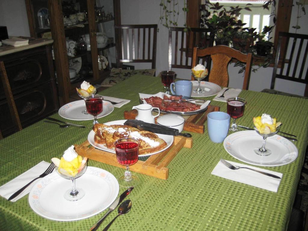 Stettler Phoenix House B&B المظهر الخارجي الصورة